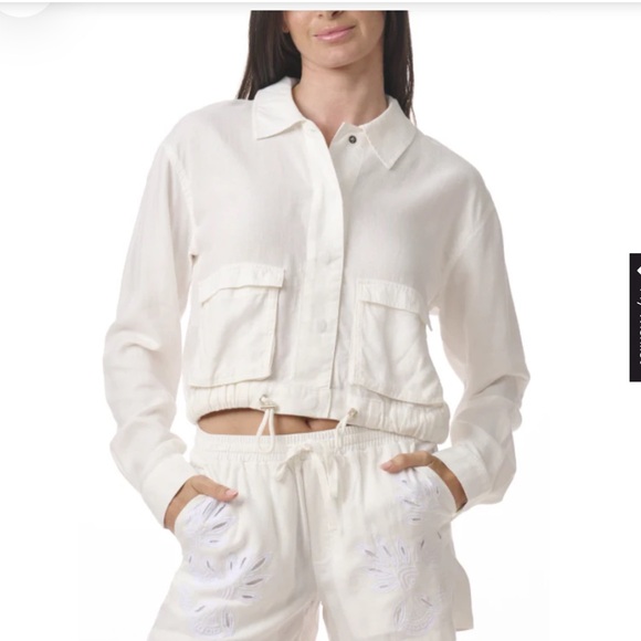 Splendid Jackets & Blazers - Splendid “Cayden EMB” White Cropped Jacket XS